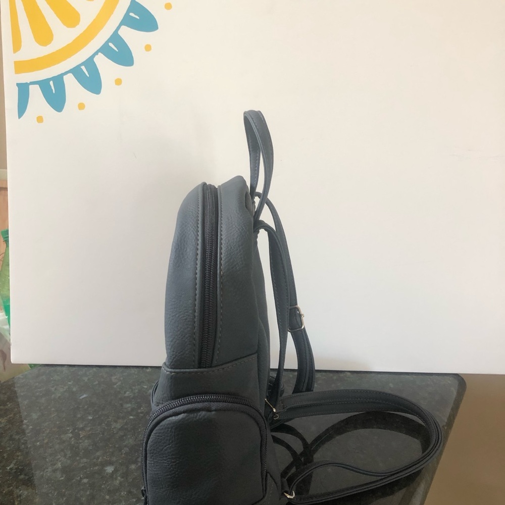 Small backpack 🎒 - Picture 3 of 5